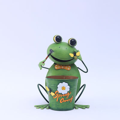 ODM Exquisite Metal Frog Ornaments / Metal Frog Figurines With Bucket