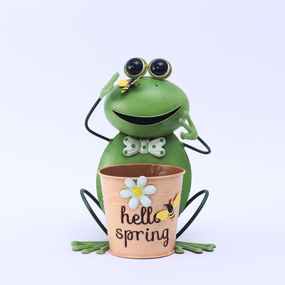 ODM Exquisite Metal Frog Ornaments / Metal Frog Figurines With Bucket