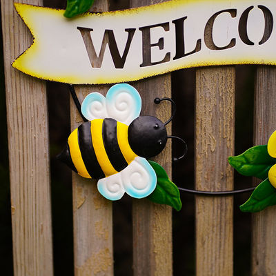 Garden Metal Wall Hanging Ornaments Handmade Bee Pattern Welcome Slogan