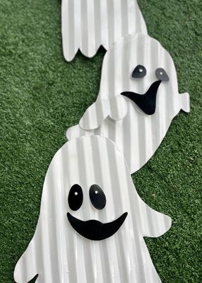 Outdoor Metal Halloween Ornaments Garden Statues Lifelike Ghost Plug In
